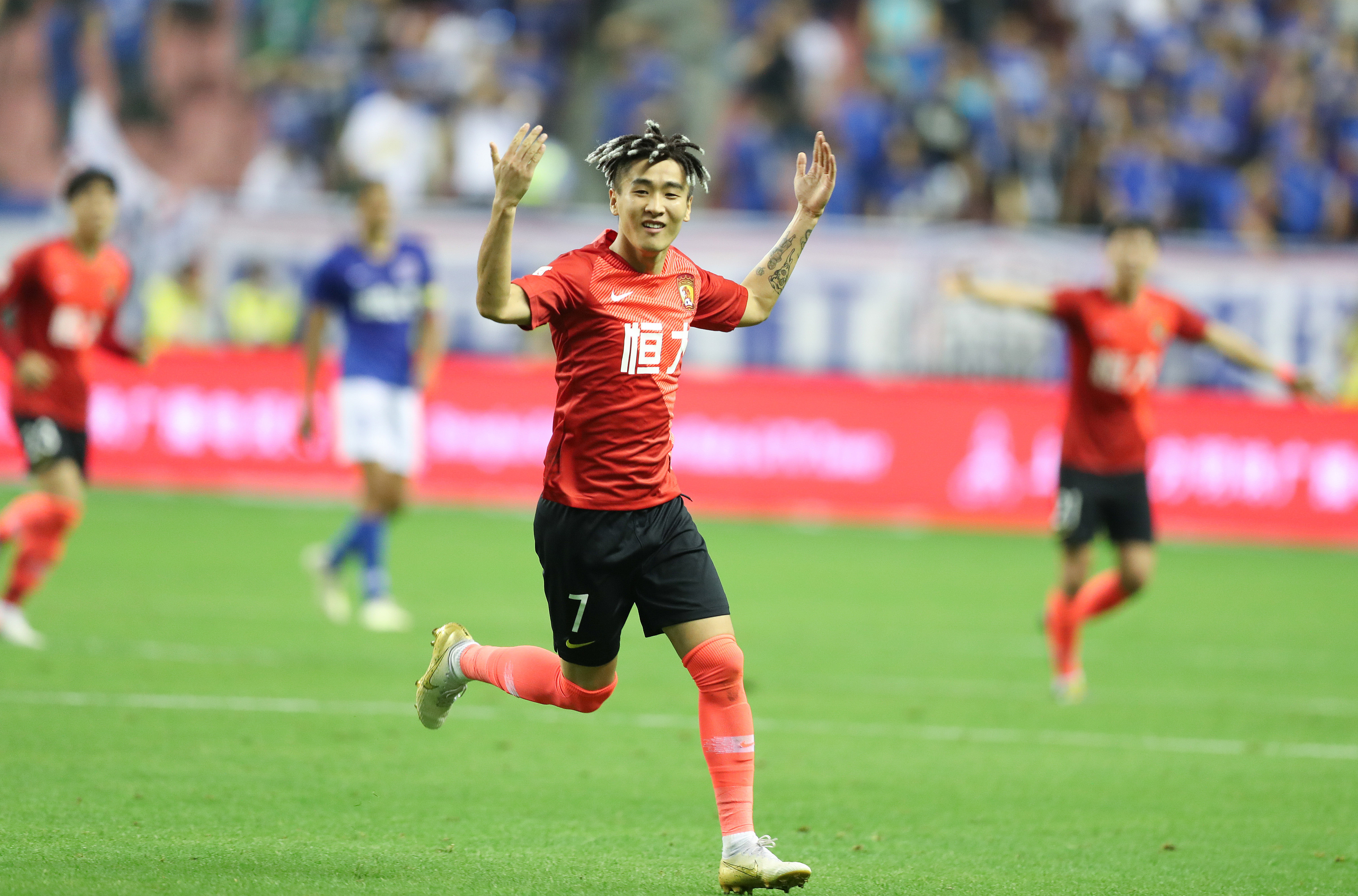 队身上打出 队身上打出