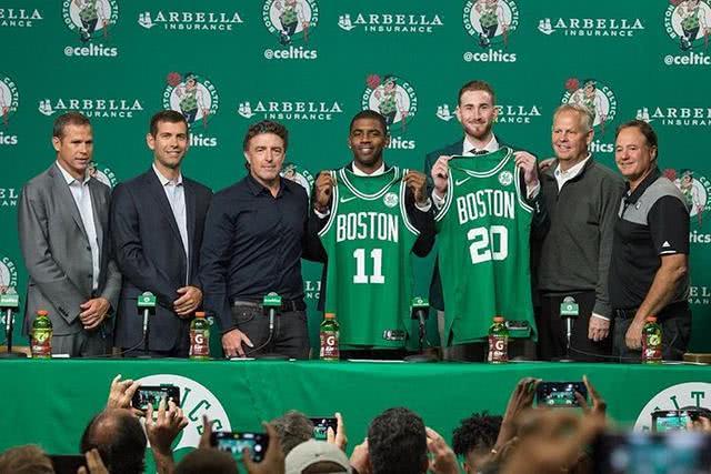 足以让话题 足以让话题