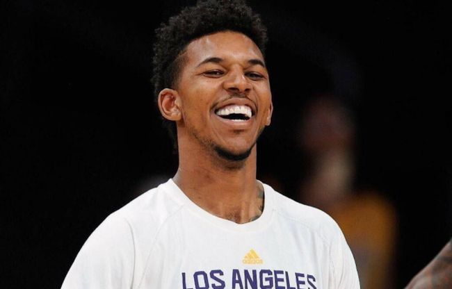 以替补亮相 以替补亮相